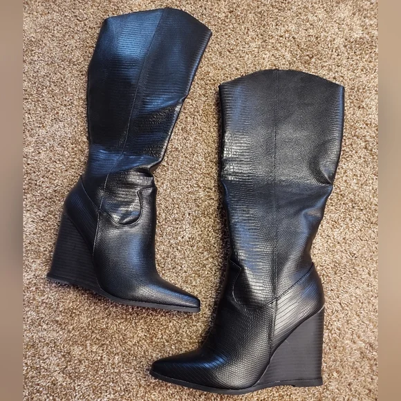 Shoedazzle Ynez black faux leather pointed toe wedge boots - Picture 2 of 16